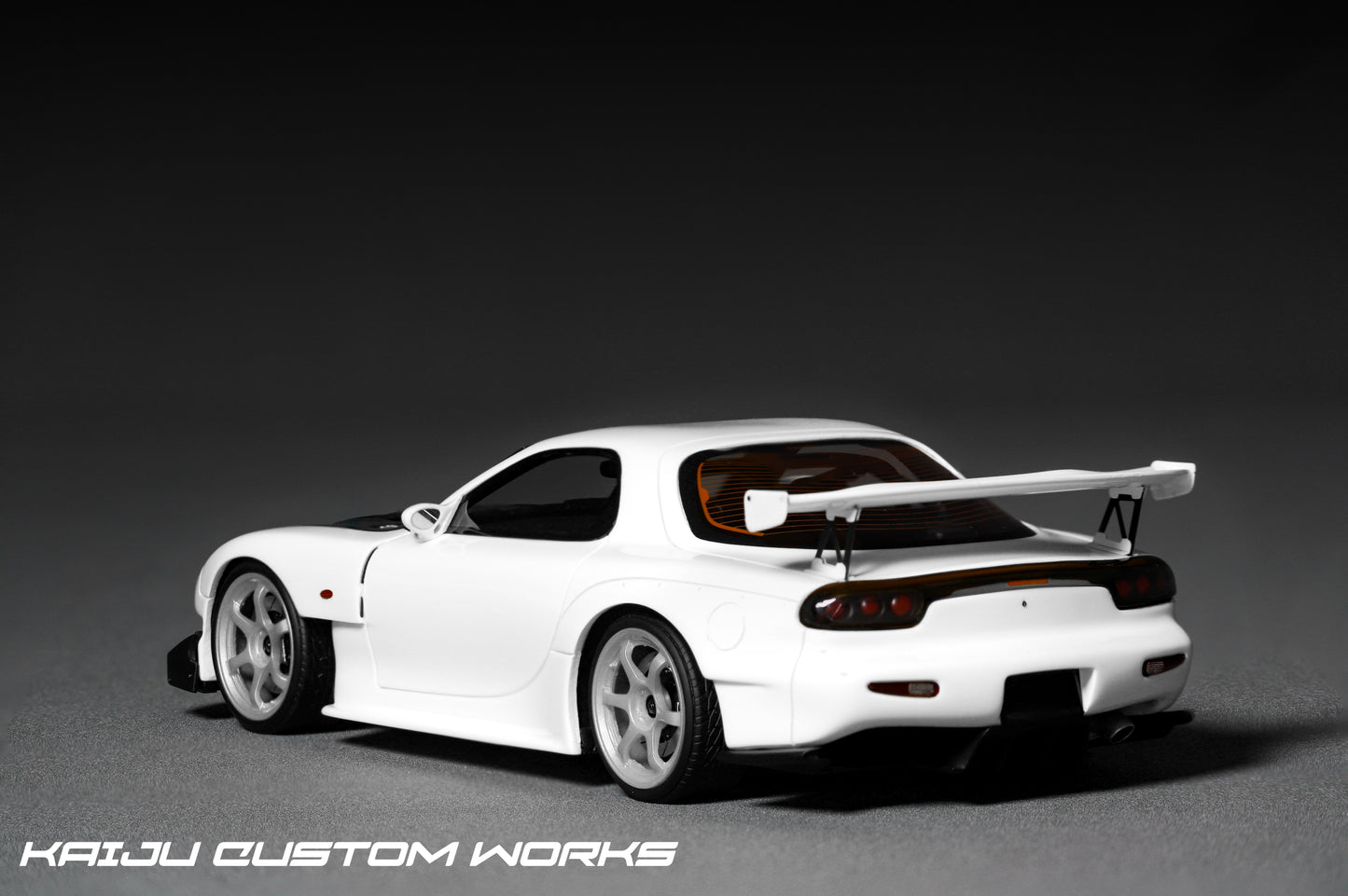 RE Amemiya Mazda RX-7 (Carbon Hood, Pure White) (PRE-ORDER)